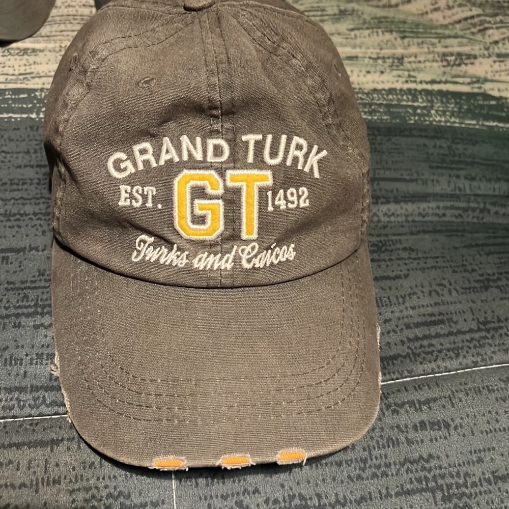 Assorted hat collection - Picture 2 of 9